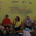 Direktur Turnamen Amman Men's World Tennis Championship Lani Sardadi (tengah) saat menjelaskan kepada wartawan terkait turnamen AMMAN Men’s World Tennis Championship, Minggu (3/8/2025) (Foto: djo)