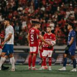 Bali United saat kalah di kandang melawan PSIM Yogyakarta, 1-3 Sabtu malam lalu (Foto:Alex MOBU)