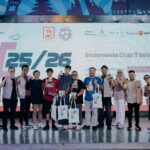 Alif Andira (nomor 5 dari kiri) setelah dinobatkan sebagai pemenang ICTC 2025/2026, Minggu (26/10/2025) berpose bersama finalis lainnya dan para pendukung gelaran ini. (Foto: komunitas Semeton Kopi Bali)