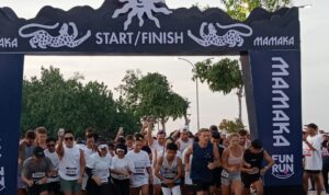 Ratusan pelari mengikuti Mamaka Fun Run Vol.II di Pantai Kuta, Minggu (26/10/2025) (Foto: djo)