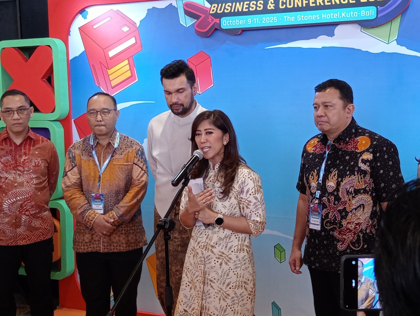 Menteri Komunikasi dan Digital RI, Meutya Hafid saat menyampaikan kepada pers terkait pertumbuhan gim di Indonesia yang tidak hanya sebagai pasar potensial tetapi juga sebagai rumah inovasi dan kreativitas global. (Foto: djo)