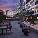 Area luar ruangan (Alfresco) yang nyaman untuk kegiatan makan atau bersantai, menggabungkan gaya hidup di dalam dan di luar ruangan. (Foto: Ist)