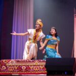 Aladin membawa Putri Jasmine terbang menggunakan permadani merupakan salah satu adegan paling menawan di pementasan Arabian Night – The Musical persembahan Hi Bali Production dan Pelangi Dance Academy & Studio (Foto: Hi Bali Production)