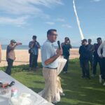 paparan2 General Manager Ayodya Resort Bali, Vineet Mahajan saat memaparkan program PlasticShreds hasil kerja sama Ayodya Resort Bali dengan Diversey Indonesia, Kamis (4/12/2025) (Foto: djo)