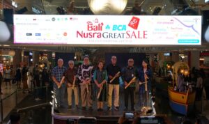 pembukaan Pembukaan Bali Nusra Great Sale 2025 ditandai pemukulan kentongan di ICON Bali, Sanur, Jumat (12/12/2025) malam (Foto: djo)