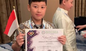 Arnold Cristiano Gunawan berhasil meraih medali perak pada ajang International Science Olympiad Competition of Southeast Asia (ISOCSEA) di Jepang pada 19-21 Desember 2025 (Foto: Billy)