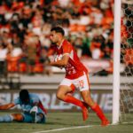 Jens Raven melakukan selebrasi setelah menjebol gawang Semen Padang saat kedua tim bentrok di pekan ke-18 Super League 2025/2026 di Stadion Kapten I Wayan Dipta Gianyar, Sabtu (24/1/2026) (Foto: butd)