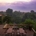 Bersantap di atas sungai merupakan pengalaman unik yang hanya ada di Sthala Ubud
