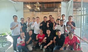 Para pengurus PBSI Bali dan PBSI Kabupaten/Kota se-Bali yang mengikuti Rapat Kerja sehari di Denpasar, Sabtu (11/4/2026) (Foto: djo)