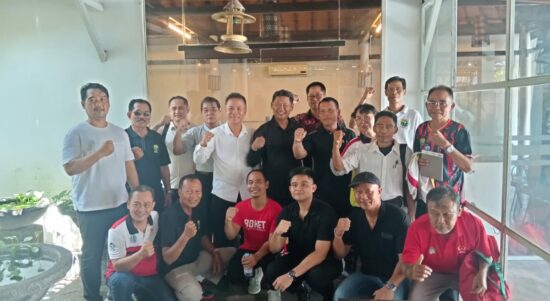 Para pengurus PBSI Bali dan PBSI Kabupaten/Kota se-Bali yang mengikuti Rapat Kerja sehari di Denpasar, Sabtu (11/4/2026) (Foto: djo)