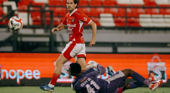Bali United menang 6-1 saat menjamu PSBS Biak di laga pekan ke-26 Super League 2025/2026 di Stadion Kapten I Wayan Dipta Gianyar, Senin (6/4/2026) malam. (Foto: butd)