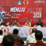 Ketua Umum KONI Bali I Nyoman Giri Prasta saat memimpin rapat pengurus, Selasa (19/5/2026) (Foto: humas)