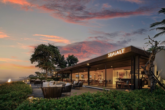 Suasana santai di tepi pantai merupakan salah satu kelebihan yang dimiliki Alila Seminyak (Foto: pr-alila)