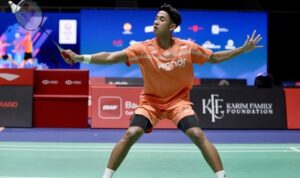 Tunggal putra Alwi Farhan ke semifinal Singapore Open 2026 setelah menang dua gim atas Kodai Naraoka dari Jepang 21-12, 21-17, Jumat (29/5/2026) malam (Foto: Xbadminton)