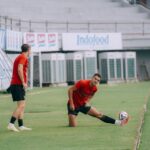 Striker Bai United Boris Kopitovic saat berlatih jelang melawan Bhayangkara Presisi Lampung FC pada pekan ke-33 Super League 2025/2026, Minggu (17/5/2026) di Stadion Kapten I Wayan Dipta Gianyar, Bali. (Foto: alex mobu)