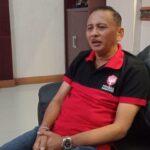 Ketua Umum Pengprov FPTI Bali, I Putu Yudiatmika berharap lintasan panjat tebing di GOR Ngurah Rai segera diperbaiki. (Foto: djo)