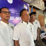 Ketua PWI Bali I Wayan Dira Arsana saat menjawab wartawan di sela pelaksanaan Konferensi Kerja PWI Provinsi Bali periode 2025–2030 di Gedung PWI Bali, Denpasar, Sabtu (6/6/2026). (Foto: ist)