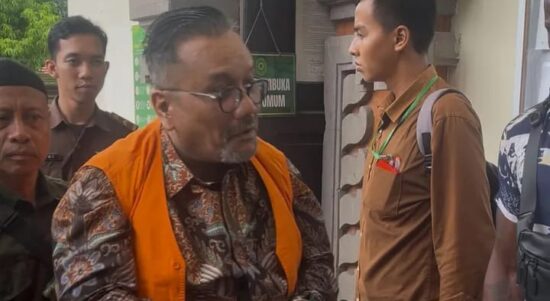 Terpidana Togar Situmorang (rompi orange) (Foto: dok)