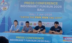 Branch Manager Indomaret Bali, Ridwan (no 2 dari kanan) saat menjelaskan kepada awak media mengenai Indomaret Fun Run 2026 di Bali United Training Center, Pantai Purnama, Gianyar, Selasa (7/7/2026) (Foto: djo)