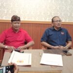 Ketua Umum KONI Kota Denpasar Putu Yudi Atmika (kanan) dan Sekum KONI Kota Denpasar, Made Darmiyasa. (Foto: djo)