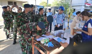 Personel Lanud I Gusti Ngurah Rai tampak akan melakukan tes urine saat sosialisasi Satuan Tugas Pencegahan, Pemberantasan, Penyalahgunaan dan Peredaran Gelap Narkotika (Satgas P4GN) TNI Angkatan Udara di Lanud I Gusti Ngurah Rai, Badung, Bali, Senin (10/8/2026).