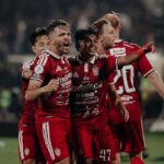 Queven Da Silva Inacio (kiri) melakukan selebrasi bersama rekannya setelah mencetak gol ke gawang PSS Sleman (Foto: butd)