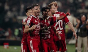 Queven Da Silva Inacio (kiri) melakukan selebrasi bersama rekannya setelah mencetak gol ke gawang PSS Sleman (Foto: butd)