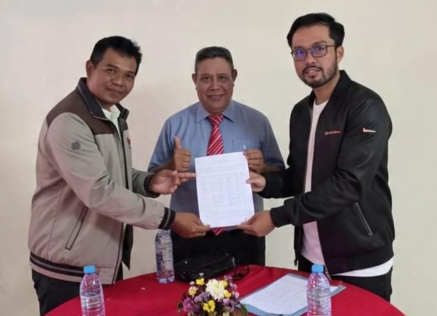Tim Penjaringan dan Penyaringan Musprov FORKI Bali menunjukkan surat dukungan yang disampaikan voters terkait bakal calon Ketum FORKI Bali yang akan dipilih pada Musprov 5 September 2026 mendatang. (Foto: Panitia Musprov)