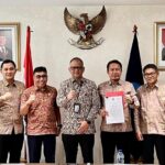 Jajaran pimpinan Universitas Udayana bersama Direktur Jenderal Pendidikan Tinggi. (Foto: Humas Unud)