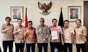 Jajaran pimpinan Universitas Udayana bersama Direktur Jenderal Pendidikan Tinggi. (Foto: Humas Unud)
