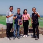 International Training Director Levante, Daniel Pastor (dua dari kiri) saat bertandang ke Bali United Training Center Pantai Purnama, Gianyar. (Foto: butd)