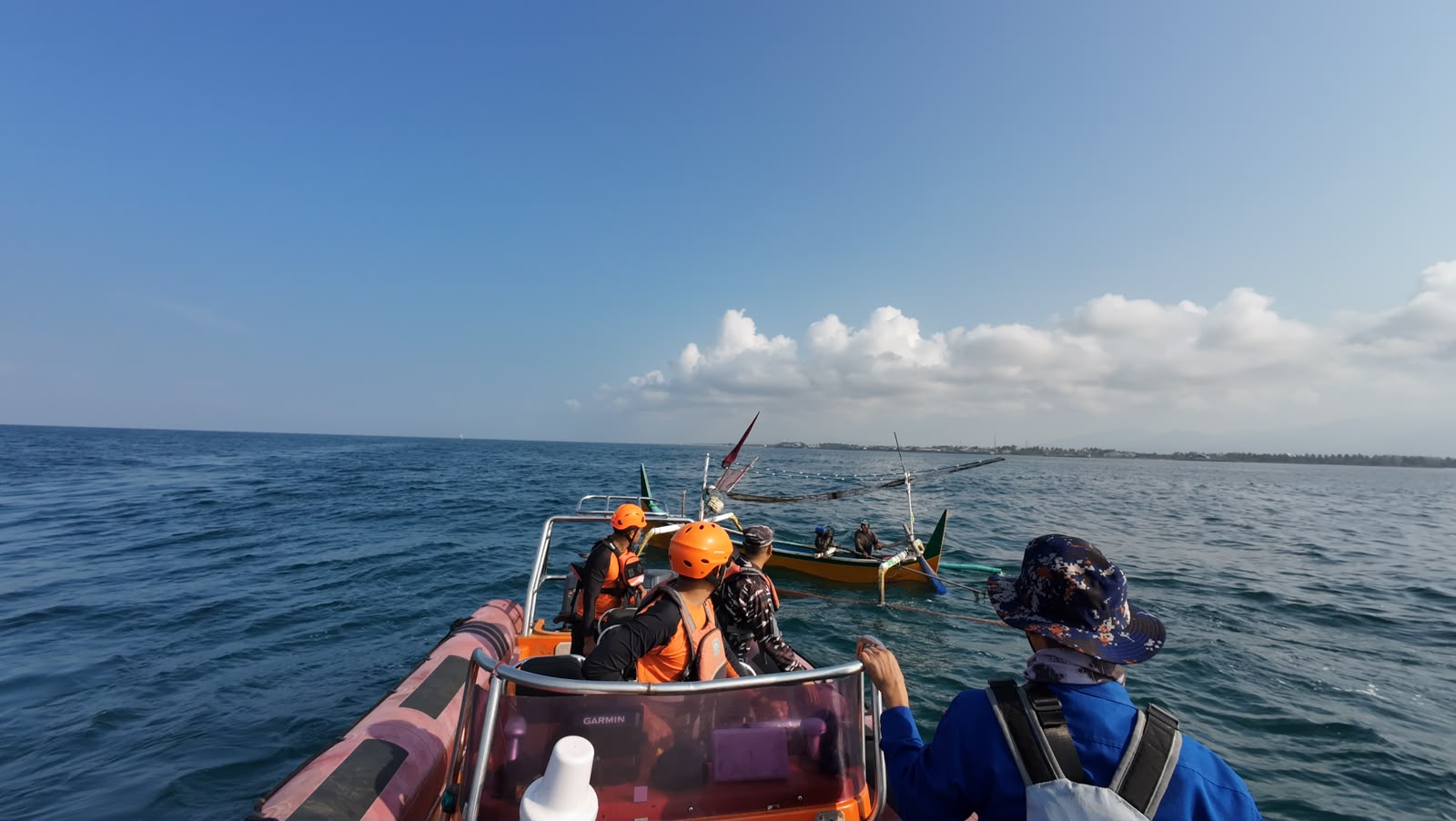 Tim SAR gabungan mengintensifkan pencarian terhadap I Gusti Putu Sugiarta (38), nelayan asal Desa Cupel, Kecamatan Negara, Jembrana, yang hilang di perairan Pulukan. Namun, memasuki hari kedua pencarian pada Jumat (11/9/2026), keberadaan korban masih belum membuahkan hasil. (FOTO: Pos SAR Jembrana).