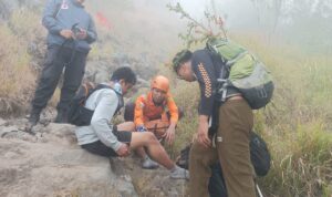 Tim SAR gabungan mengevakuasi terhadap dua orang pendaki yang dilaporkan tersesat di kawasan Gunung Agung, Kabupaten Karangasem, berhasil ditemukan dalam keadaan selamat, pada Rabu (9/9/2026) sekitar pukul 13.30 Wita. (FOTO: Basarnas Bali).